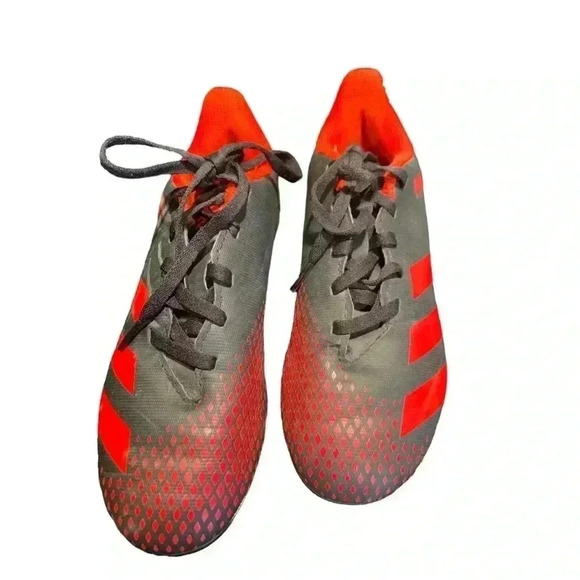 Adidas predator soccer shoes in good used condition. - Picture 2 of 6